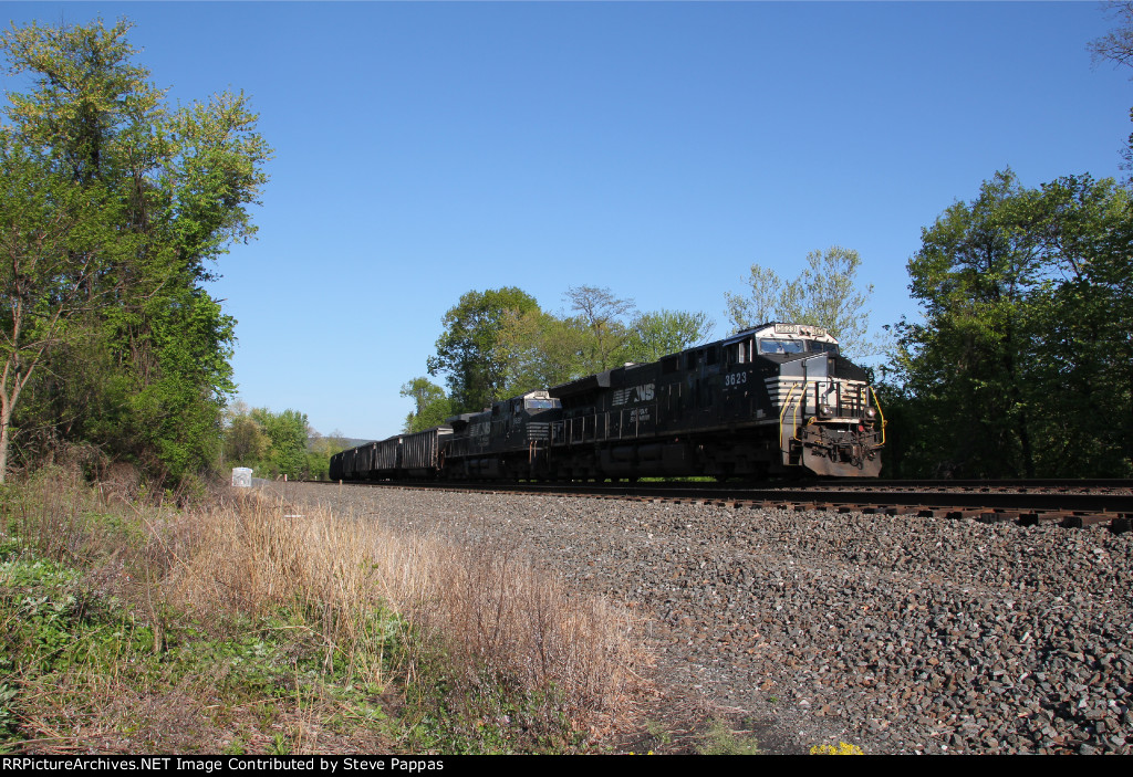 Norfolk Southern train 596 heads East with 3623 in the lead.